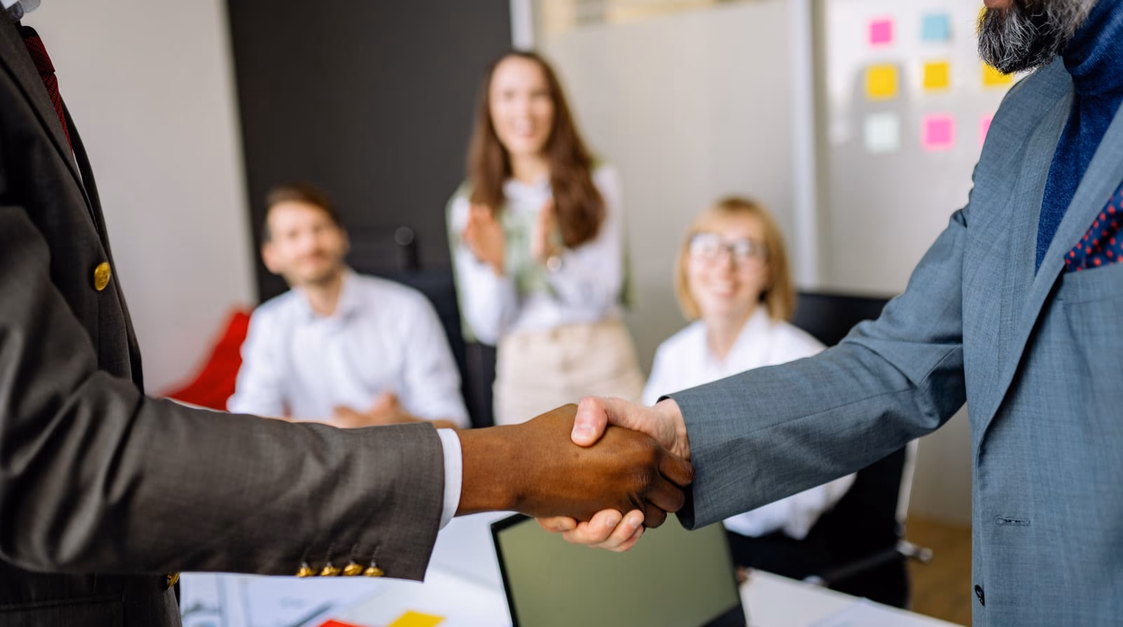 Empresa capitalizando los beneficios de su certificación